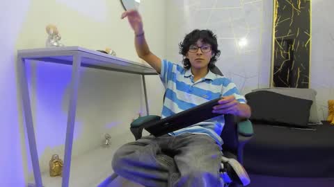     online show from 12.01.25