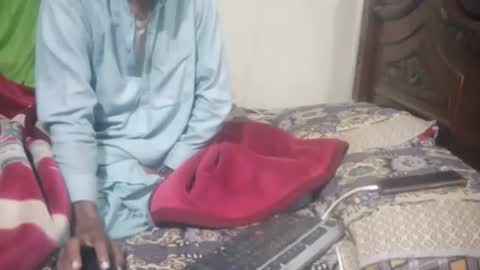 Snapshot of zoyakhan803 chatting on 11.14.25 zoyakhan803 online show from 11.14.25