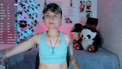 Snapshot of zuryramirez_ chatting on 10.10.25 Zury Ramirez online show from 10.10.25