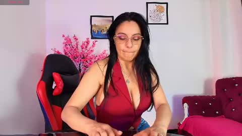 Snapshot of zuzana21 chatting on 06.27.26 Zuzana21 online show from 06.27.26