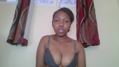 zyraelle_01 online show from 04.22.26