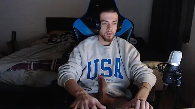 Snapshot of AlbanerYaro45 chatting on 12.08.24 AlbanerYaro45 online show from 12.08.24