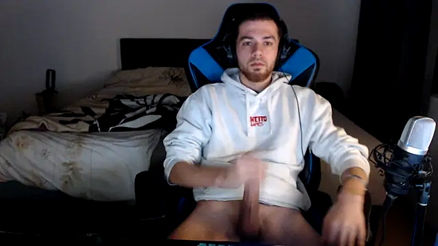 Snapshot of AlbanerYaro45 chatting on 12.15.24 AlbanerYaro45 online show from 12.15.24