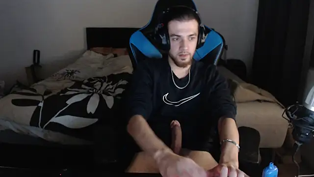 Snapshot of AlbanerYaro45 chatting on 12.18.24 AlbanerYaro45 online show from 12.18.24