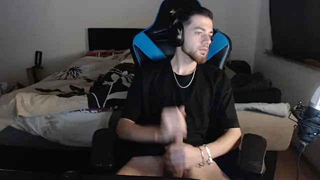 Snapshot of AlbanerYaro45 chatting on 12.23.24 AlbanerYaro45 online show from 12.23.24