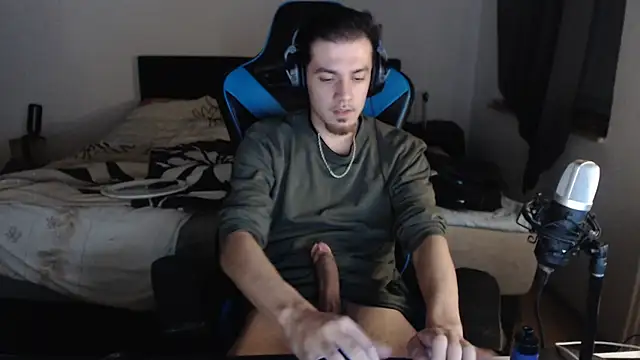 Snapshot of AlbanerYaro45 chatting on 01.01.25 AlbanerYaro45 online show from 01.01.25