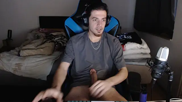 Snapshot of AlbanerYaro45 chatting on 01.04.25 AlbanerYaro45 online show from 01.04.25