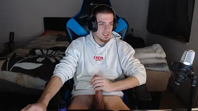 Snapshot of AlbanerYaro45 chatting on 01.04.25 AlbanerYaro45 online show from 01.04.25