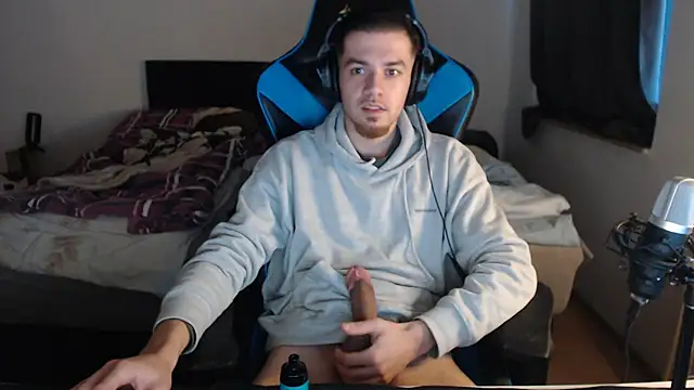 Snapshot of AlbanerYaro45 chatting on 01.07.25 AlbanerYaro45 online show from 01.07.25