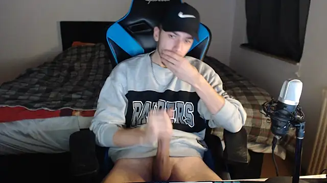 Snapshot of AlbanerYaro45 chatting on 01.21.25 AlbanerYaro45 online show from 01.21.25