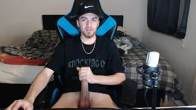 Snapshot of AlbanerYaro45 chatting on 02.19.25 AlbanerYaro45 online show from 02.19.25