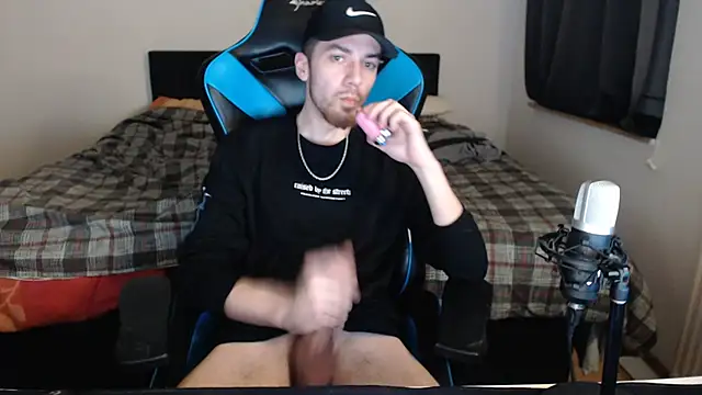 Snapshot of AlbanerYaro45 chatting on 02.22.25 AlbanerYaro45 online show from 02.22.25