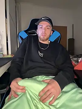 Snapshot of AlbanerYaro45 chatting on 03.16.25 AlbanerYaro45 online show from 03.16.25