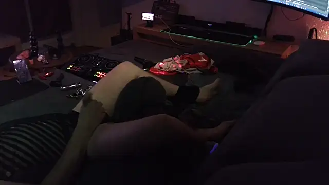 Snapshot of davidgntxxxxx chatting on 09.27.25 davidgntxxxxx online show from 09.27.25