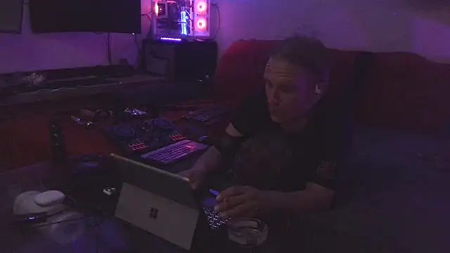 Snapshot of davidgntxxxxx chatting on 04.30.26 davidgntxxxxx online show from 04.30.26