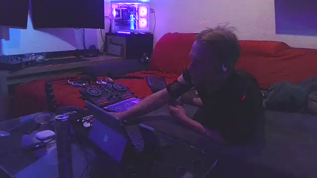 Snapshot of davidgntxxxxx chatting on 04.30.26 davidgntxxxxx online show from 04.30.26