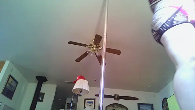 Starla Quivers online show from 11.03.25