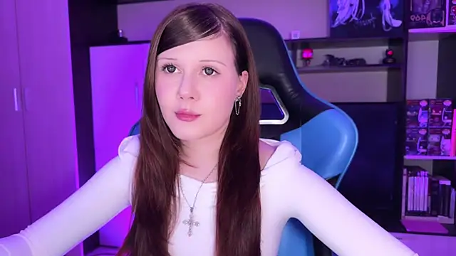 Snapshot of jasminevine chatting on 06.19.26 jasminevine online show from 06.19.26