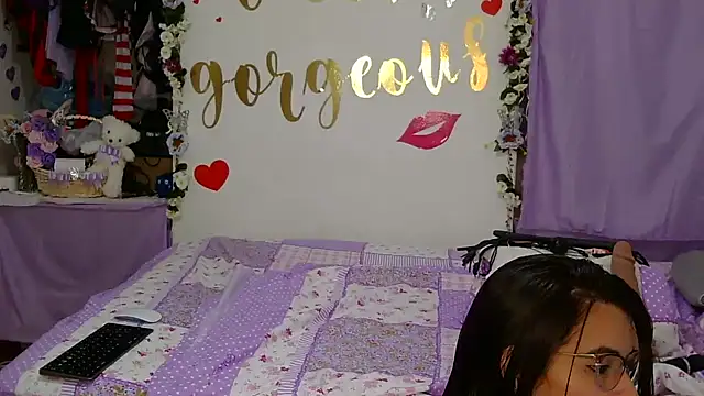 Snapshot of carolhot23 chatting on 01.20.25 carolhot23 online show from 01.20.25