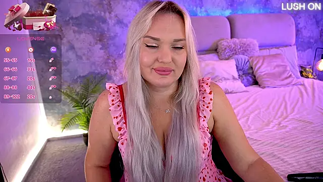 Snapshot of MissyMartinez chatting on 10.10.25 MissyMartinez online show from 10.10.25