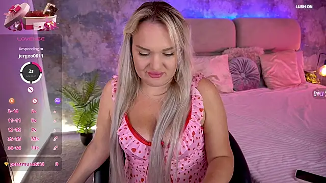 Snapshot of MissyMartinez chatting on 10.11.25 MissyMartinez online show from 10.11.25