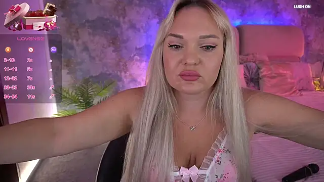 Snapshot of MissyMartinez chatting on 10.12.25 MissyMartinez online show from 10.12.25