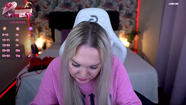 Snapshot of MissyMartinez chatting on 10.14.25 MissyMartinez online show from 10.14.25