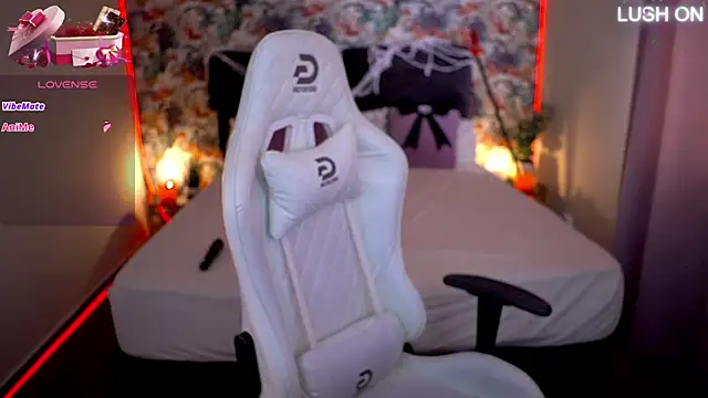 Snapshot of MissyMartinez chatting on 10.25.25 MissyMartinez online show from 10.25.25