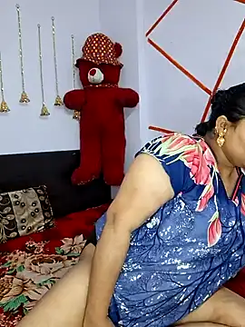 Snapshot of MOM-SUN-COUPLE chatting on 01.26.25 MOM-SUN-COUPLE online show from 01.26.25