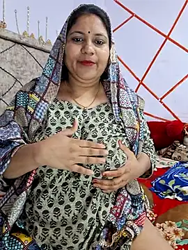 Snapshot of MOM-SUN-COUPLE chatting on 02.26.25 MOM-SUN-COUPLE online show from 02.26.25