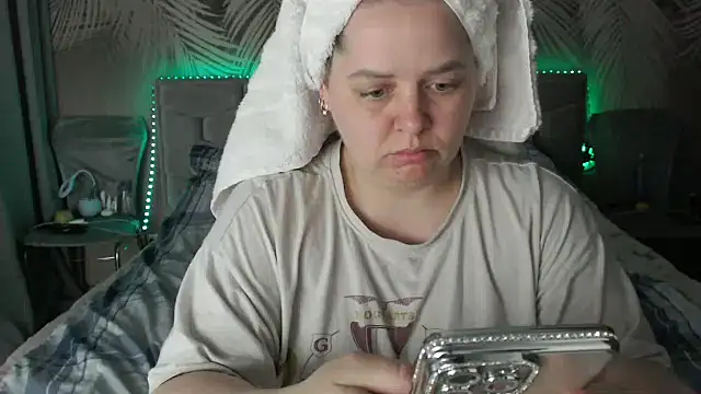 uliastar online show from 04.22.26