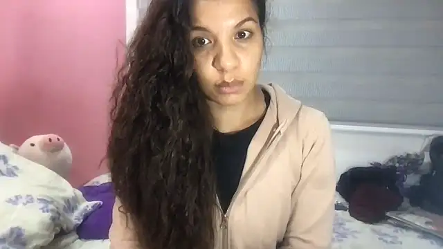 Snapshot of gatubelahot chatting on 10.02.25 gatubelahot online show from 10.02.25