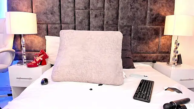 Snapshot of Petit-Rosse chatting on 01.10.25 Petit-Rosse online show from 01.10.25