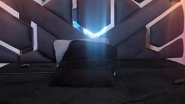 lilith nv online show from 02.05.25