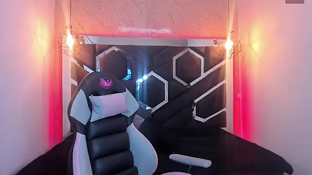 lilith nv online show from 02.13.25