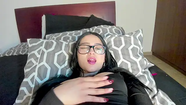 Snapshot of Hott_Hanna chatting on 10.18.25 Hott Hanna online show from 10.18.25