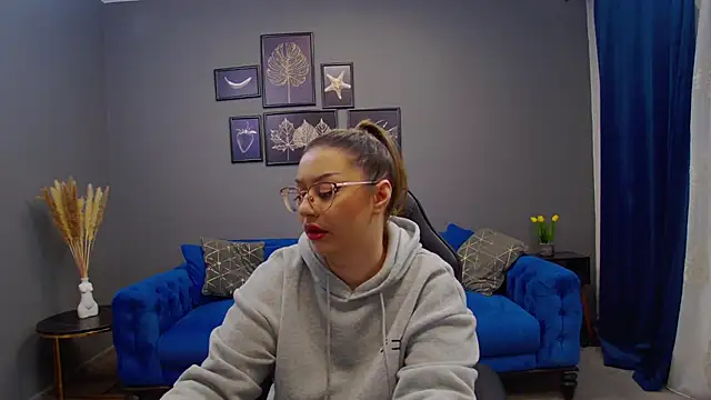 Katewalker  online show from 12.07.24