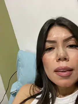 Snapshot of martina_contreras chatting on 03.11.25 martina contreras online show from 03.11.25