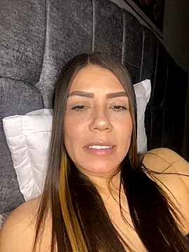 Snapshot of martina_contreras chatting on 10.31.25 martina contreras online show from 10.31.25