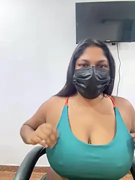 Snapshot of Black_Beauty997 chatting on 10.19.25 Black Beauty997 online show from 10.19.25