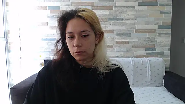 Snapshot of MommyMiaWs chatting on 09.29.25 MommyMiaWs online show from 09.29.25