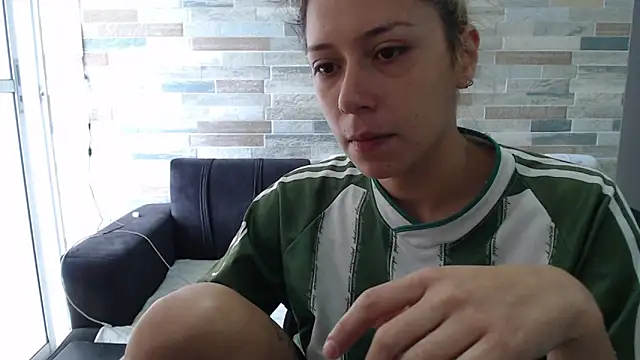 Snapshot of MommyMiaWs chatting on 10.01.25 MommyMiaWs online show from 10.01.25