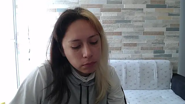 Snapshot of MommyMiaWs chatting on 10.03.25 MommyMiaWs online show from 10.03.25