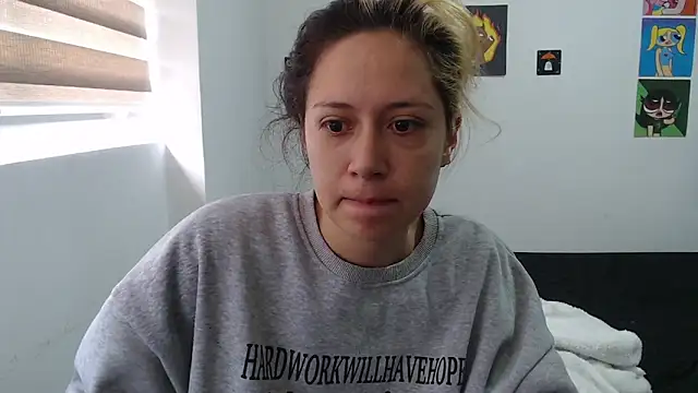 Snapshot of MommyMiaWs chatting on 10.12.25 MommyMiaWs online show from 10.12.25