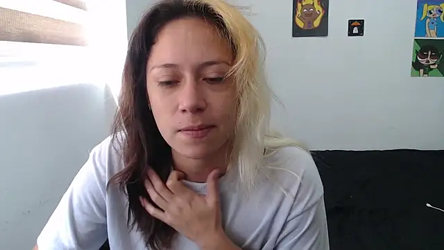 Snapshot of MommyMiaWs chatting on 10.15.25 MommyMiaWs online show from 10.15.25