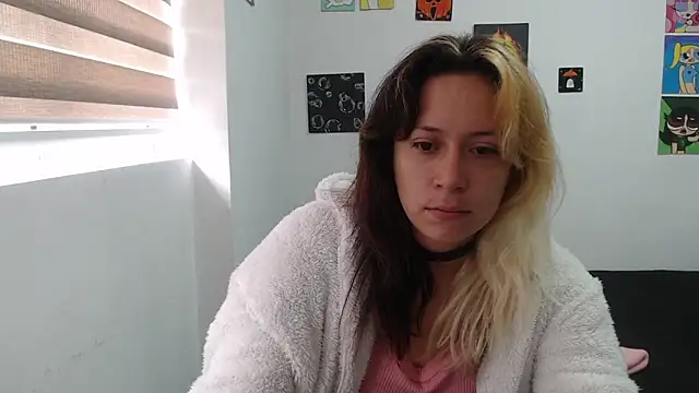 Snapshot of MommyMiaWs chatting on 10.21.25 MommyMiaWs online show from 10.21.25