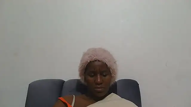 sluttylaura21 online show from 06.19.26