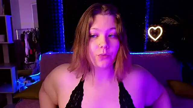 Snapshot of DjennaPalme chatting on 10.13.25 DjennaPalme online show from 10.13.25