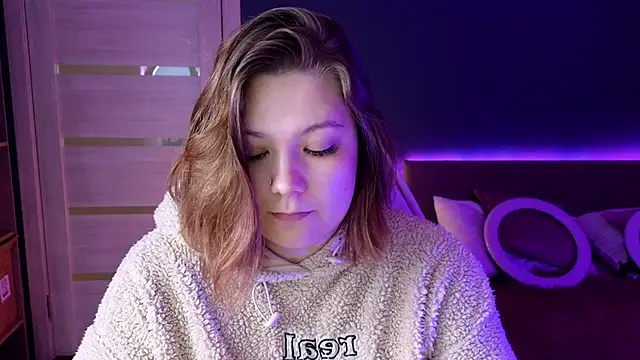 Snapshot of DjennaPalme chatting on 10.15.25 DjennaPalme online show from 10.15.25