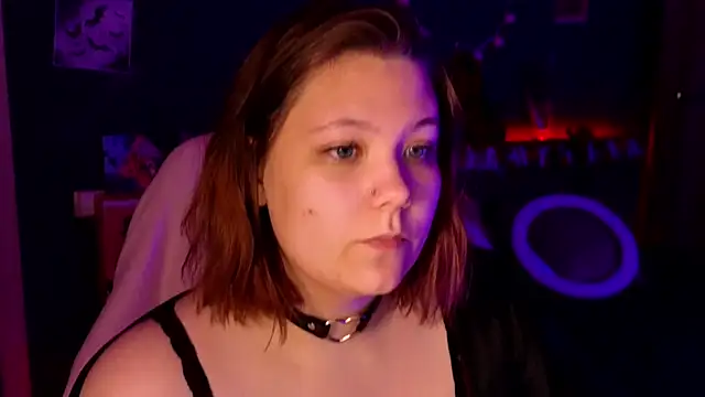 Snapshot of DjennaPalme chatting on 10.22.25 DjennaPalme online show from 10.22.25